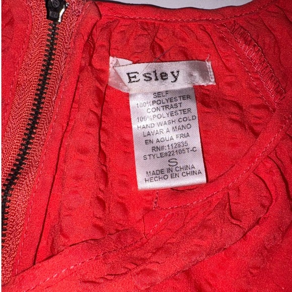 Esley Womens Red Textured Zipper Back Neck Embroidered Zigzag Hem Top Size S - Picture 4 of 7